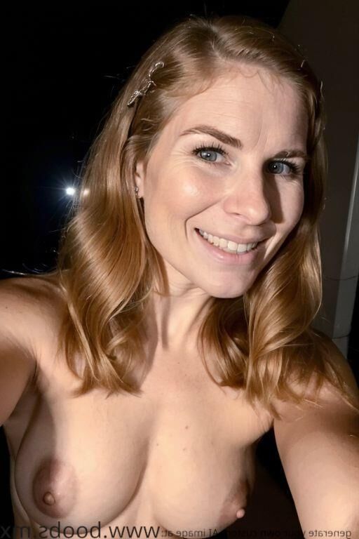 Rubia - Selfies desnudas - Milf