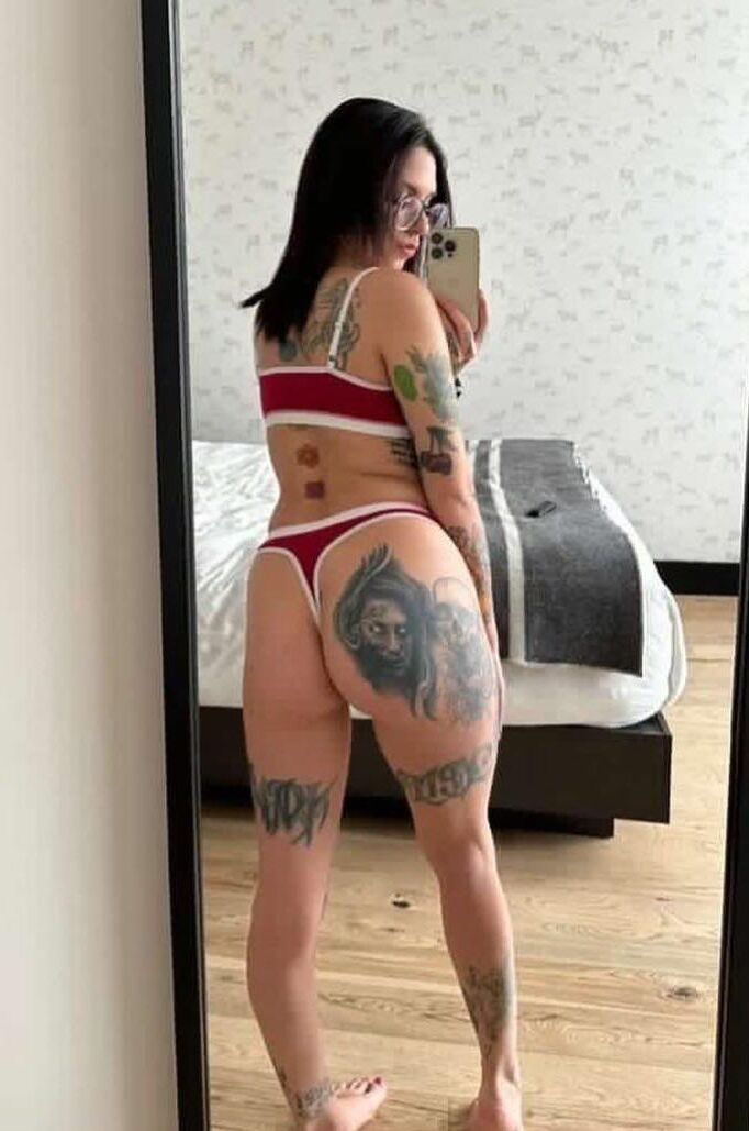 MILF Goth Cassandra Hussey (Cassh Velvetvixenc) onlyfans