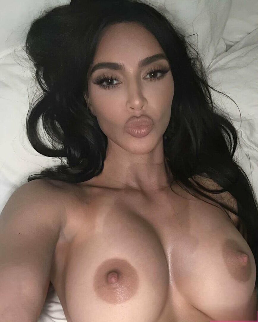 [LEAKED PICS] Hollywood Actress Kim Kardashian 