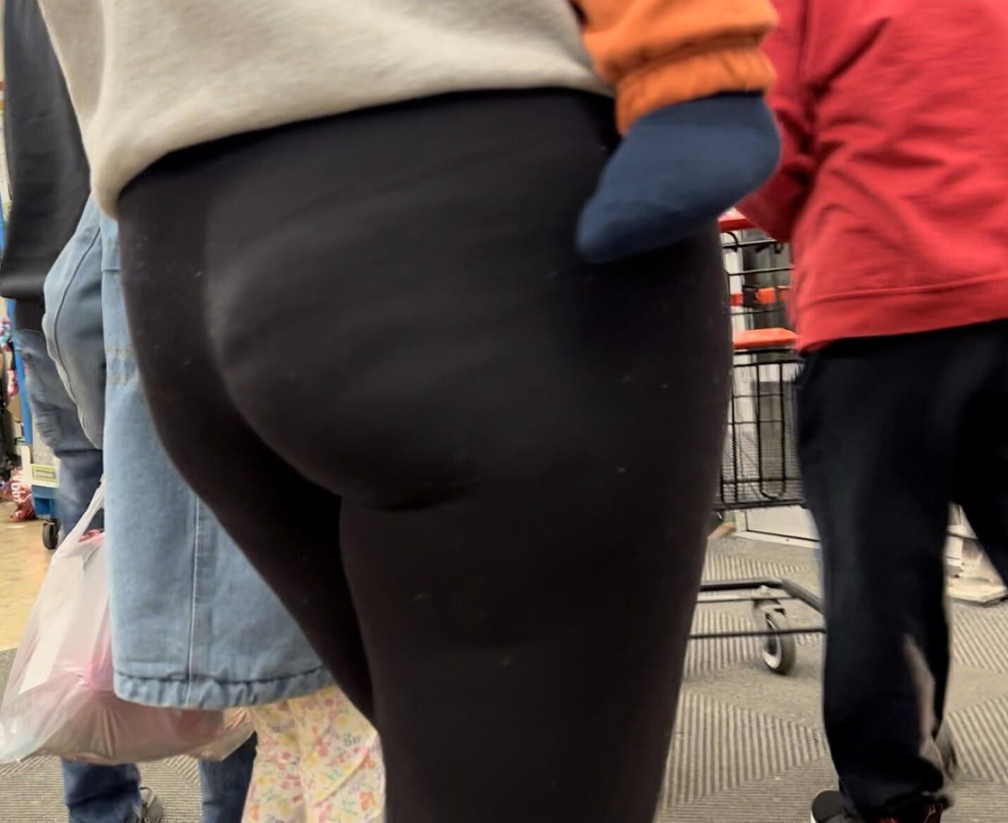 Random candid Girls in Leggings