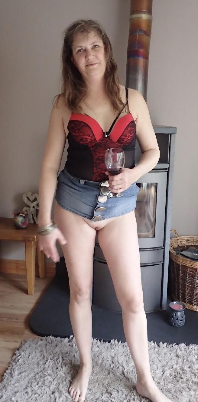 Kerrie, UK Milf, Brunette 