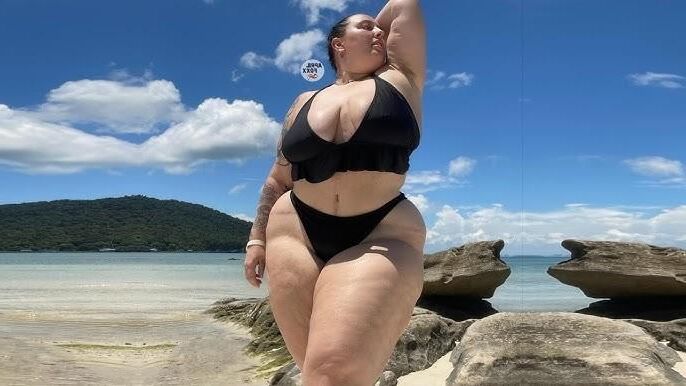 April 巨大なお尻のおっぱい Beayty セクシーな BBW ガールの混合ホット写真