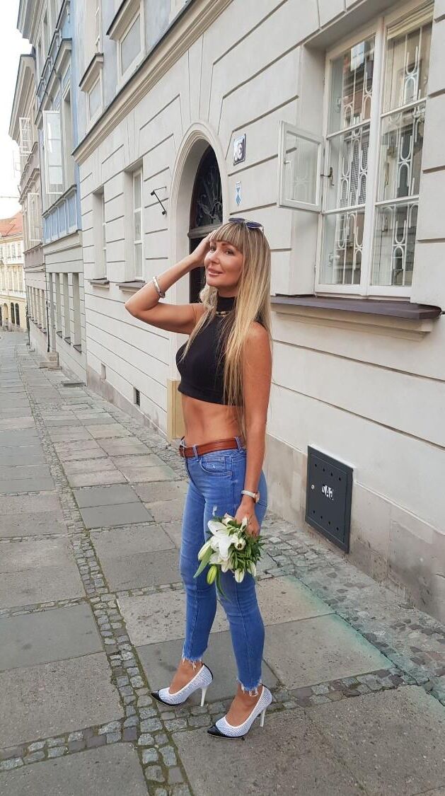 Die aufregende reife ukrainische Blondine Viktoria ist jetzt in Warschau