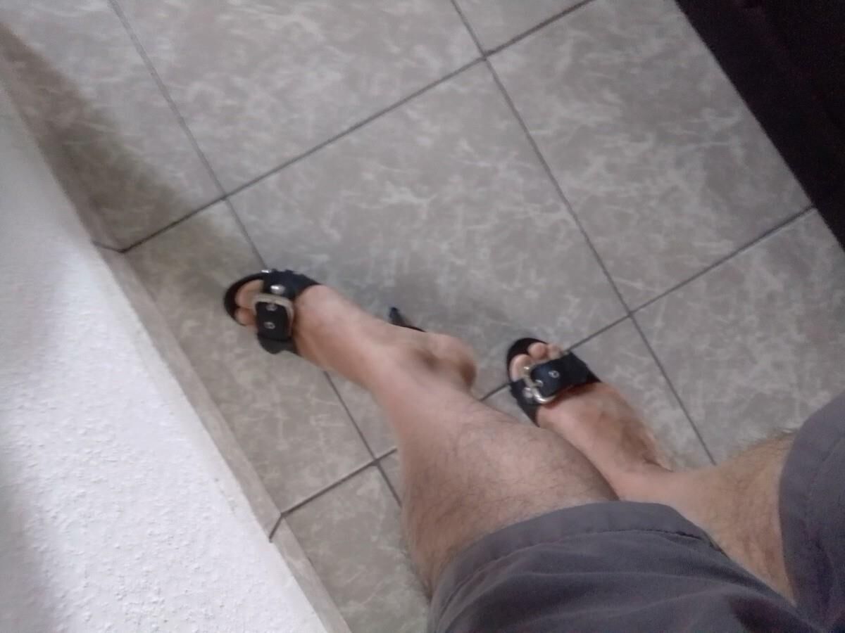 Yo travesti usando tacones muy putones