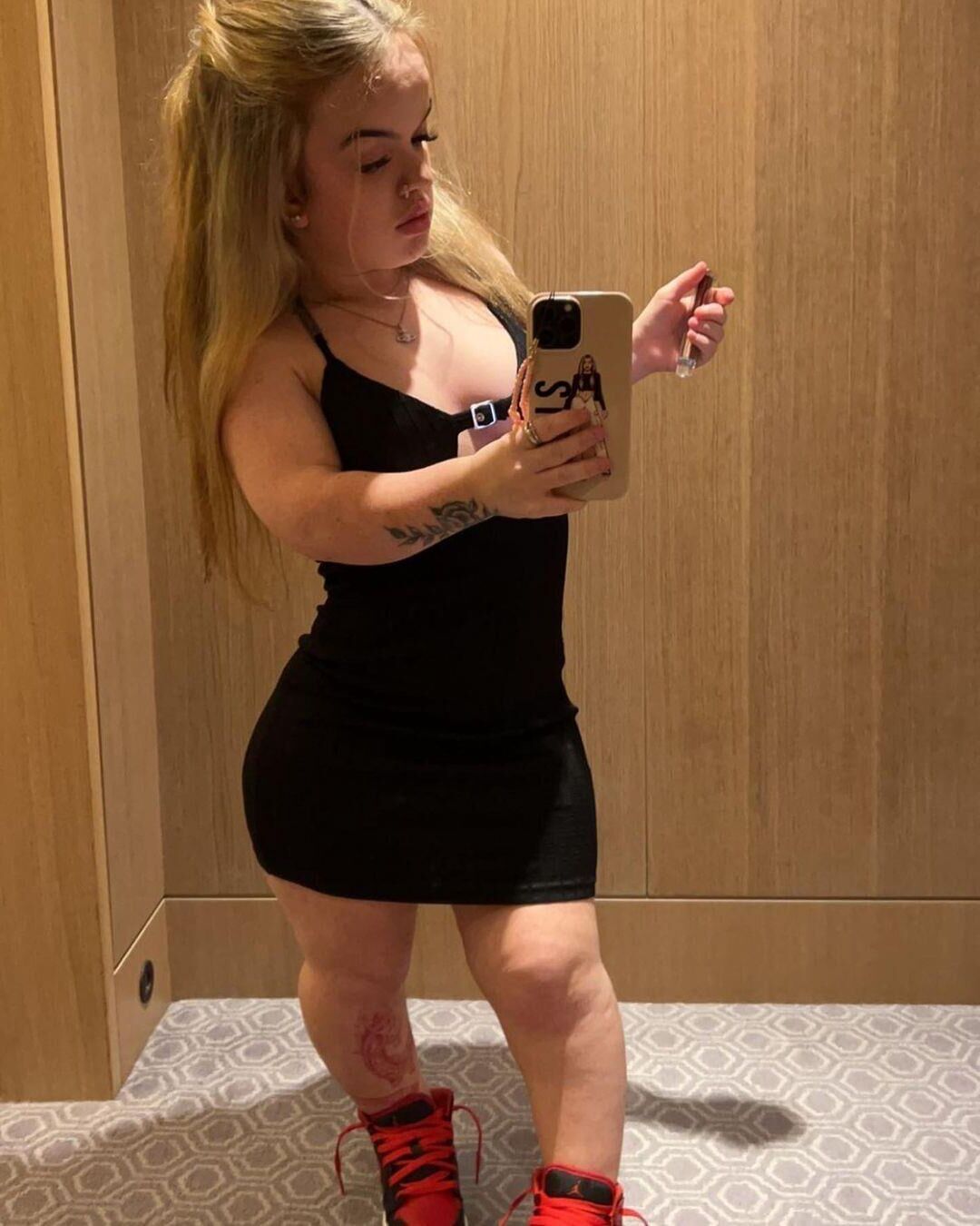 Cute midgets clothed but sexy 