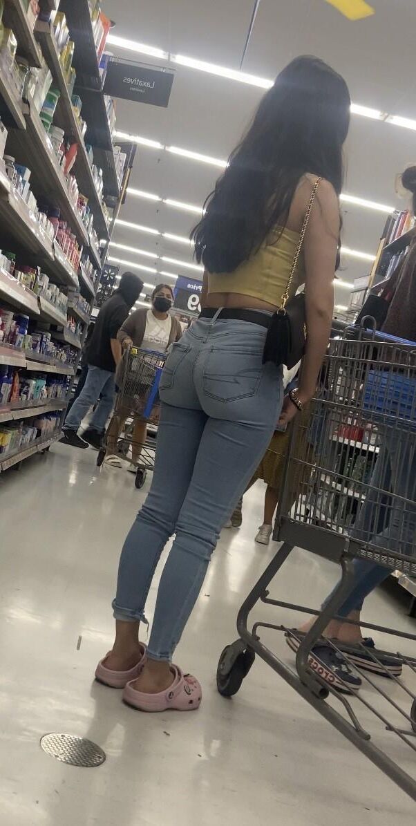  Random candid Girls in Jeans