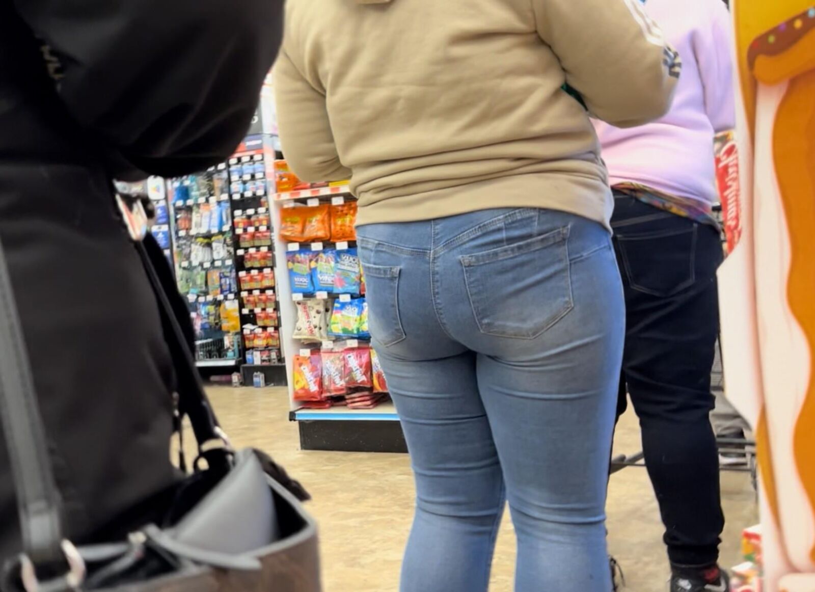  Random candid Girls in Jeans