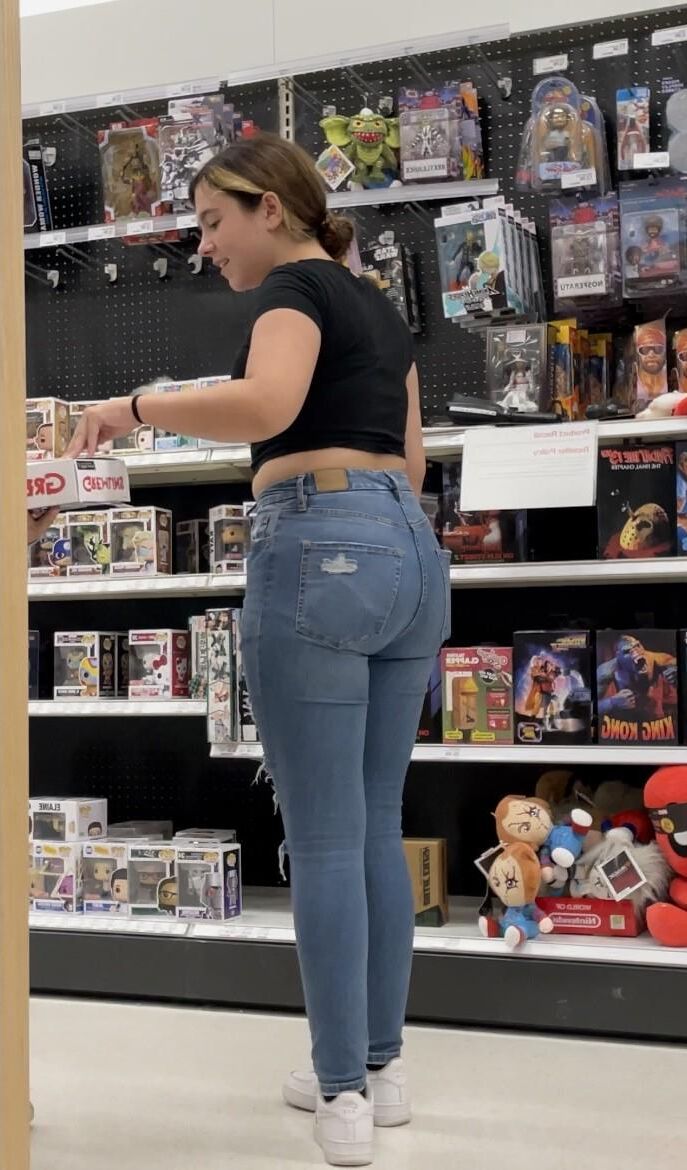  Random candid Girls in Jeans