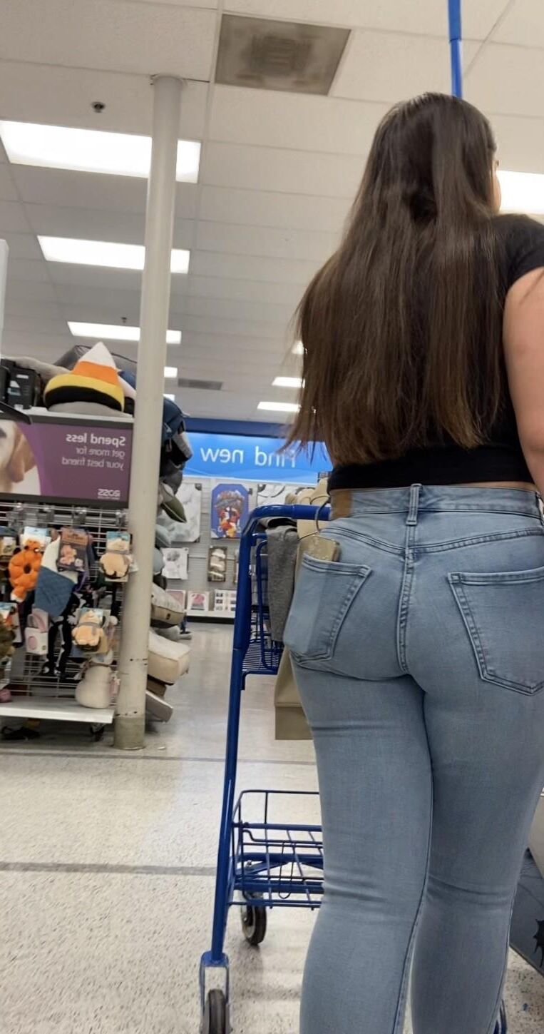  Random candid Girls in Jeans