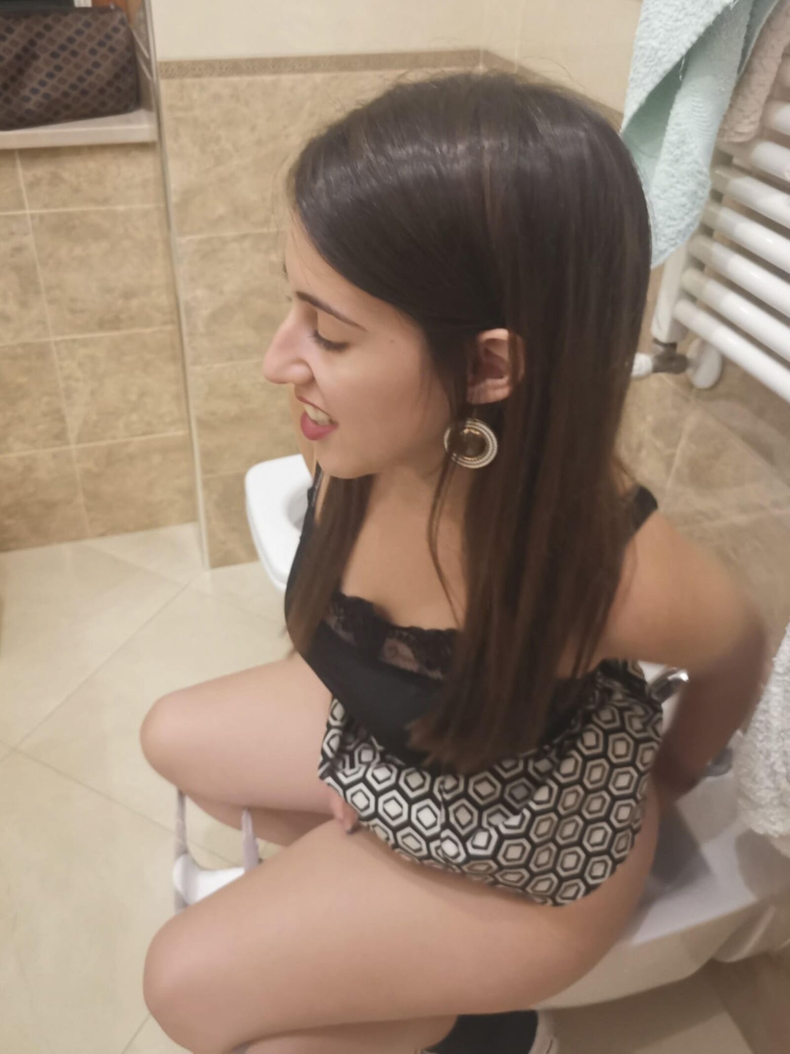 Irene, la salope italienne prend un bidet