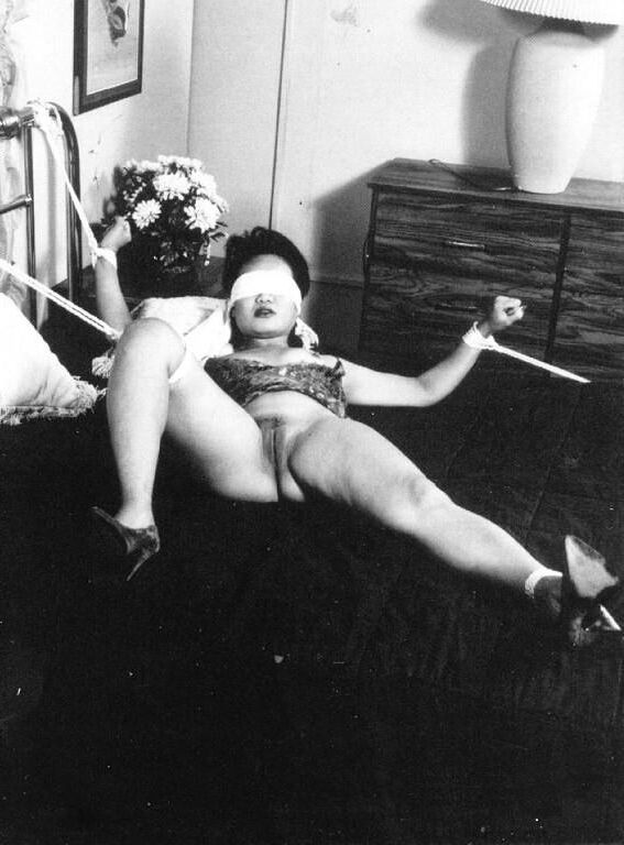 CHICAS BONDAGE VINTAGE