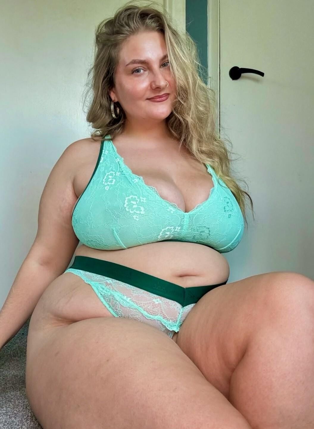 Sexy BBW Blonde MILF