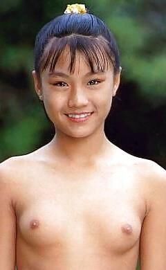 セクシーなアジア人の顔とおっぱい