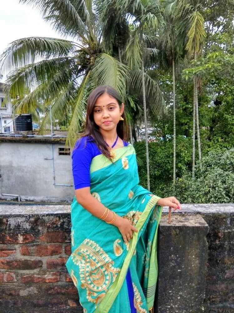 Très poilue Bangali mignonne fille ROSHMI.