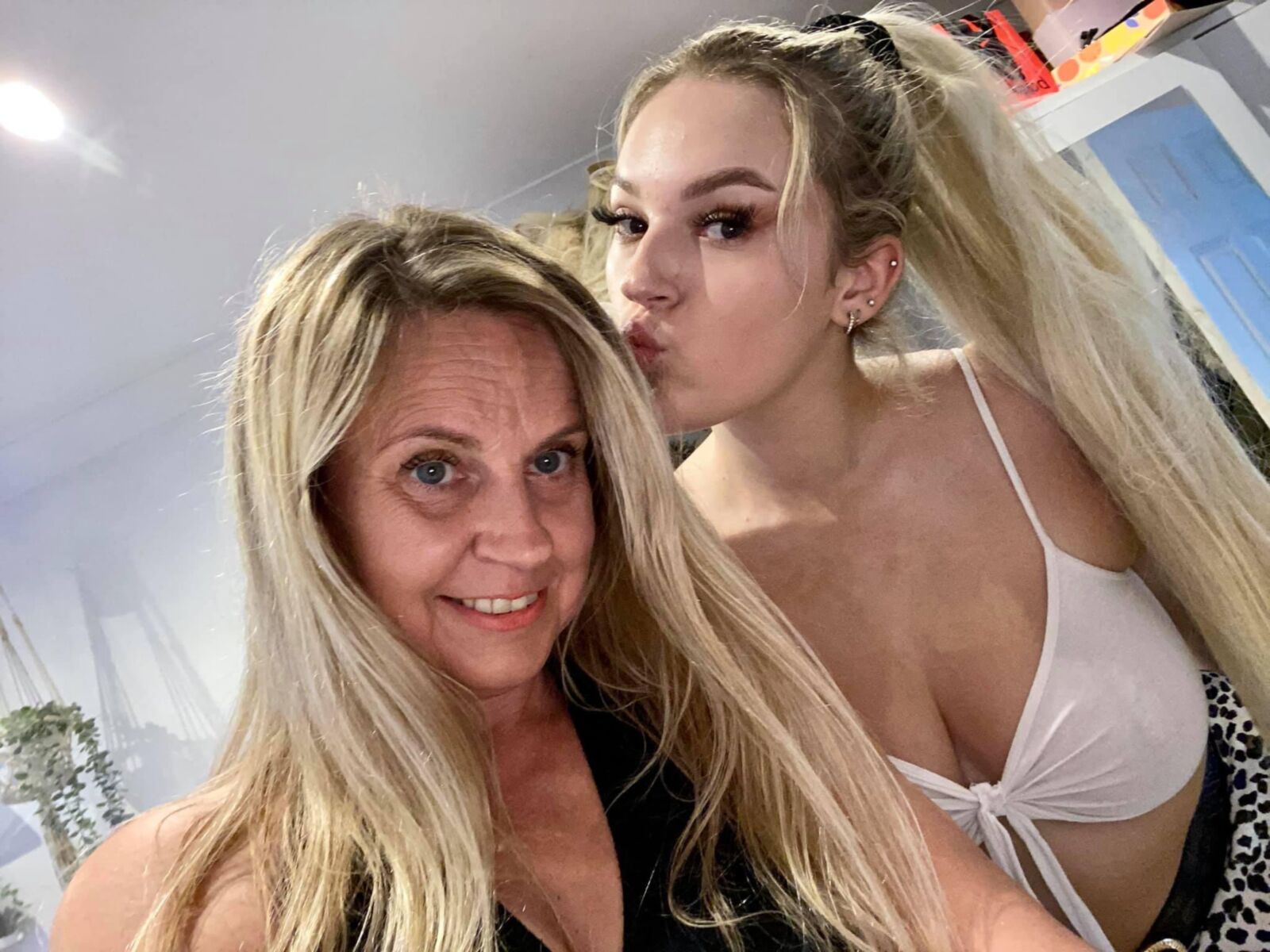 La amateur Sarah y su hija adolescente Brooke, putas del Reino Unido expuestas