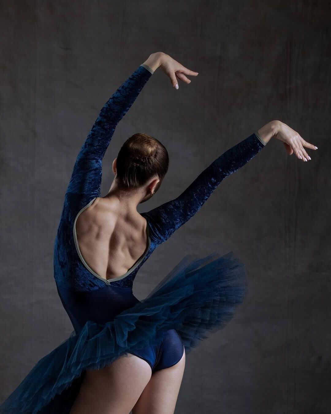 Je me retrouve souvent à caresser des danseuses fermes