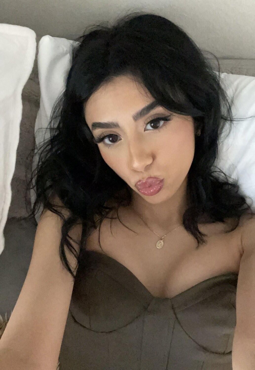 Pretty petite latina face to cum to