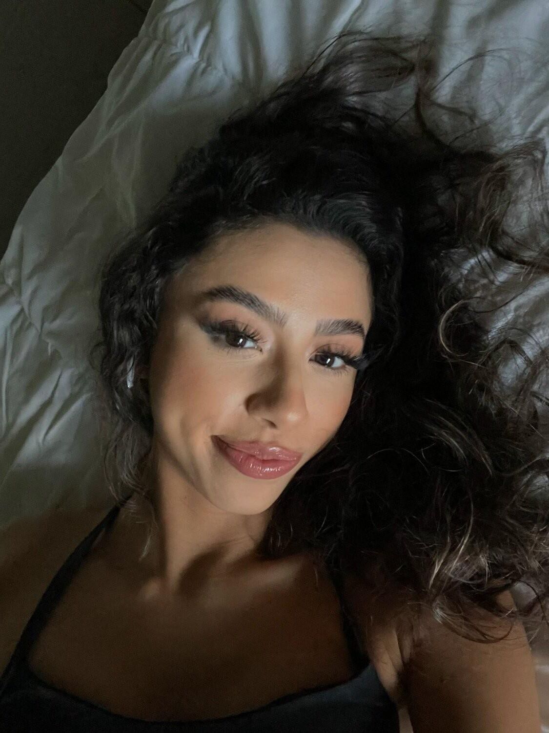 Pretty petite latina face to cum to