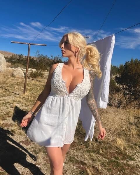 Jessica Weaver a.k.a. Jessicakes part Hot Young MILF NN