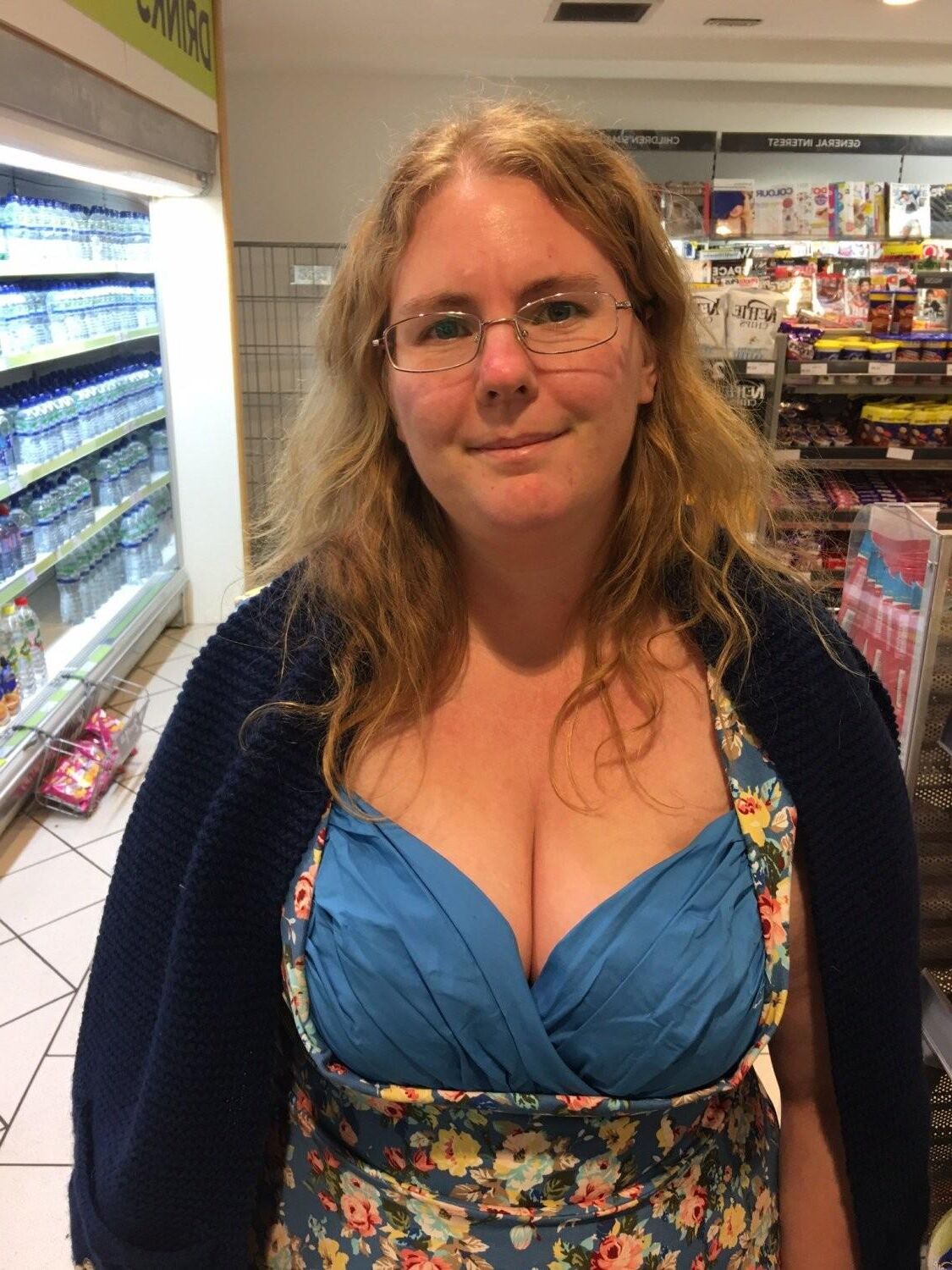 Sexy Pig wife Chris from the UK love to have more of this beauty