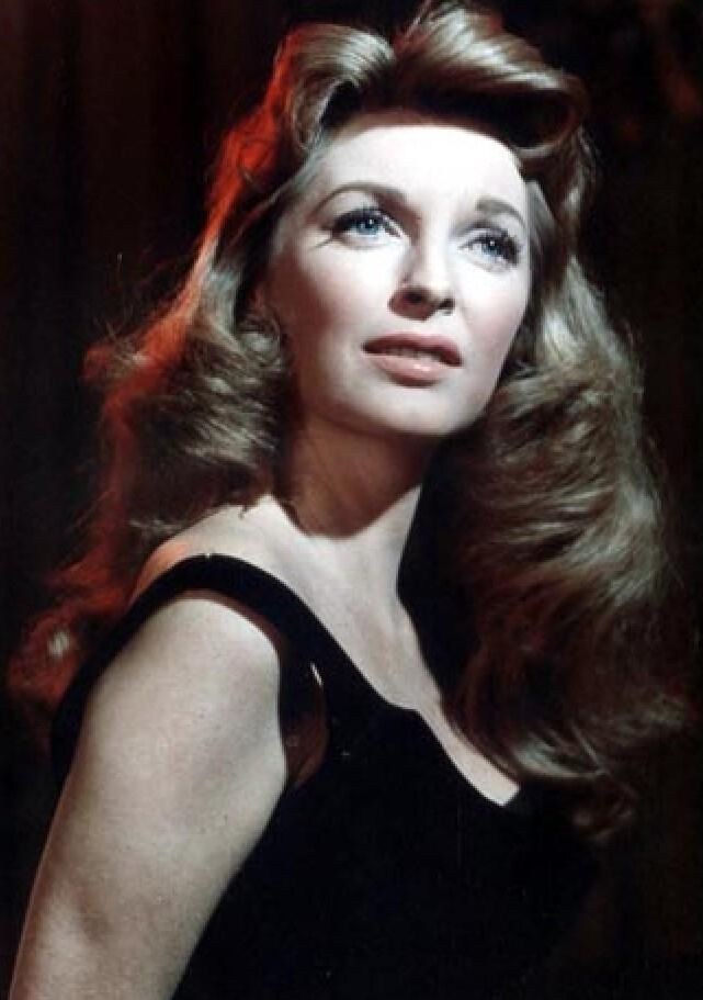 Garotas famosas: Julie London