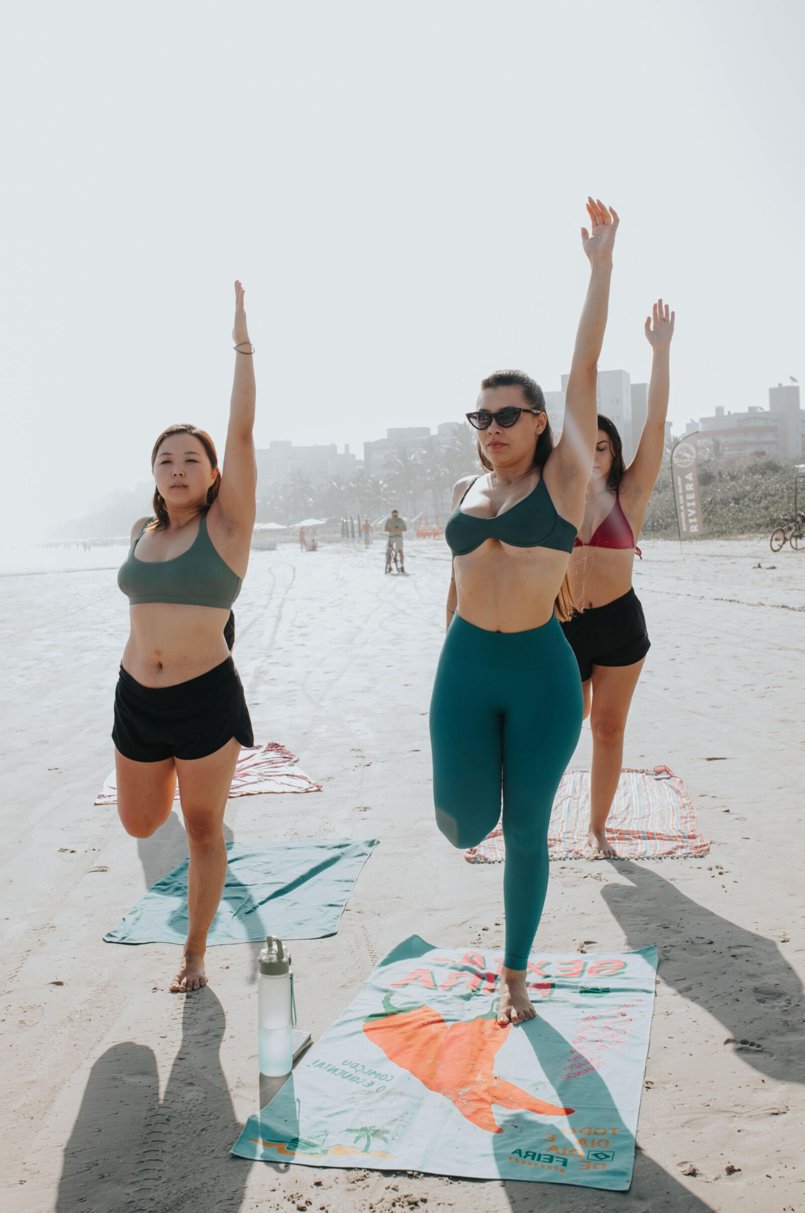 ...,,,....BEACH YOGA..... PHOTOS DE SURF YOGA CHAUD