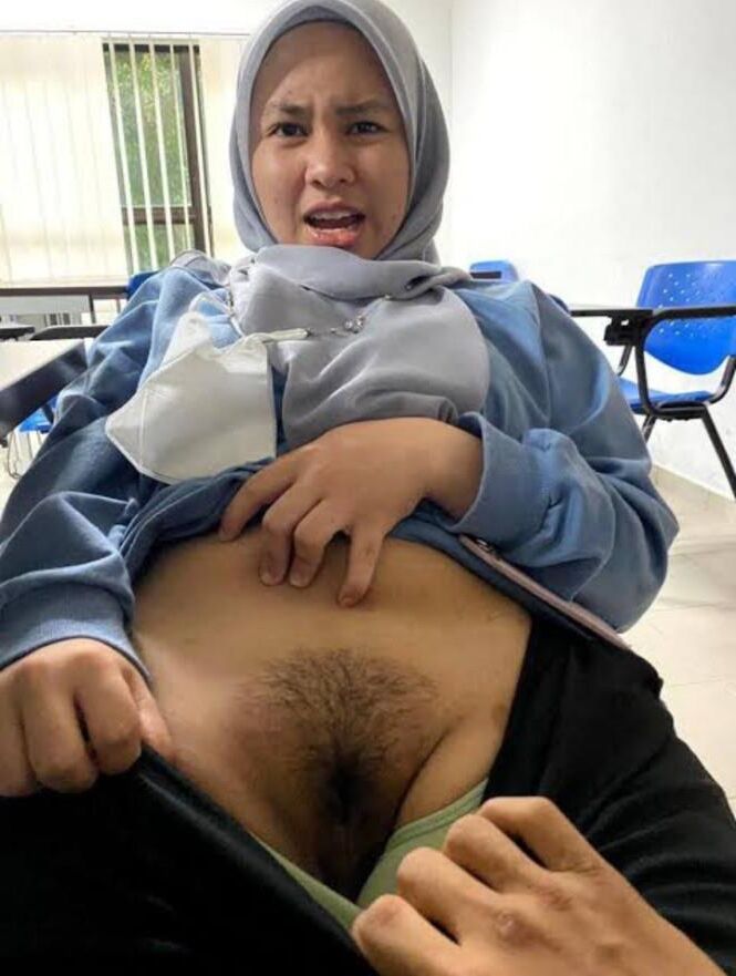 Meninas Hijab Jilbab mostrando sua carne fresca