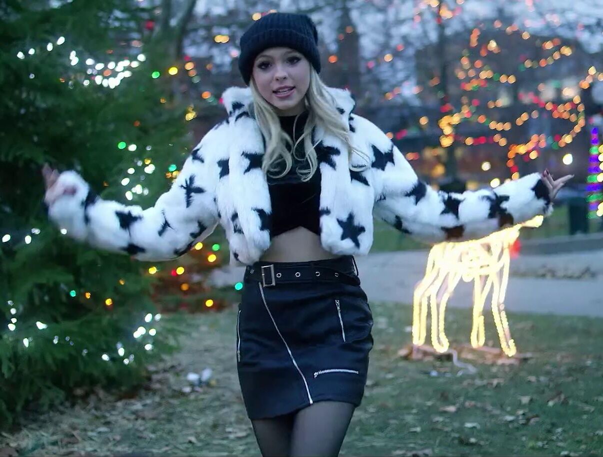 Avance navideño de Jordyn Jones.