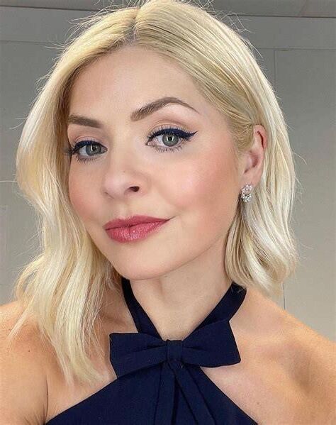 Blonde Bombshell Holly Willoughby face to make you cum