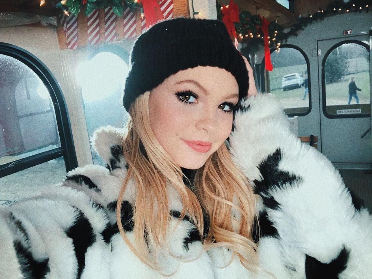 Avance navideño de Jordyn Jones.