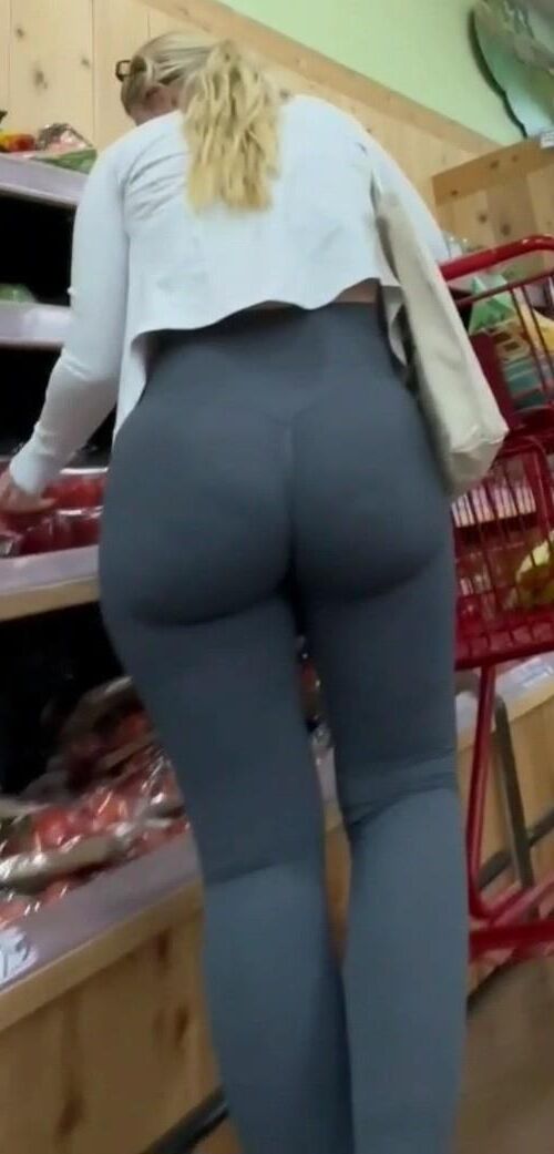 Blonde MILF nice fat ass in gray leggings