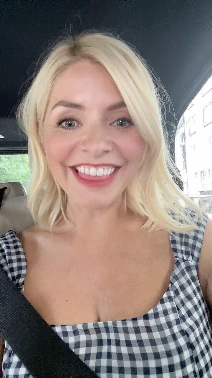 Blonde Bombshell Holly Willoughby face to make you cum