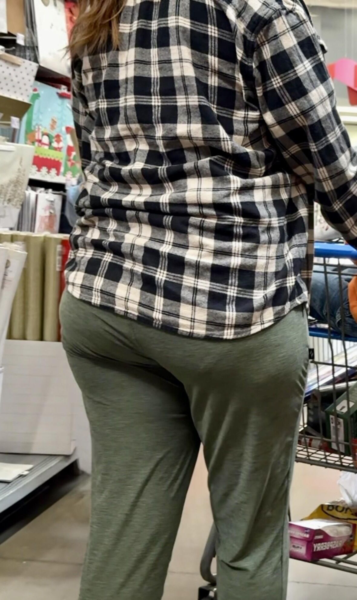 Candid Shopping Mall Pawgs and Asses PLEASE COMMENT