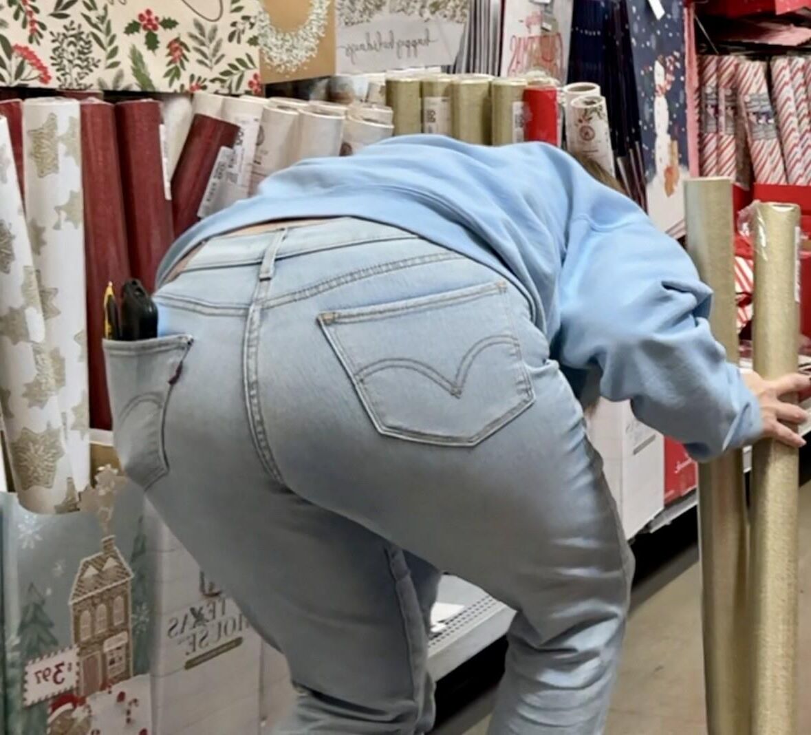 Candid Shopping Mall Pawgs and Asses PLEASE COMMENT