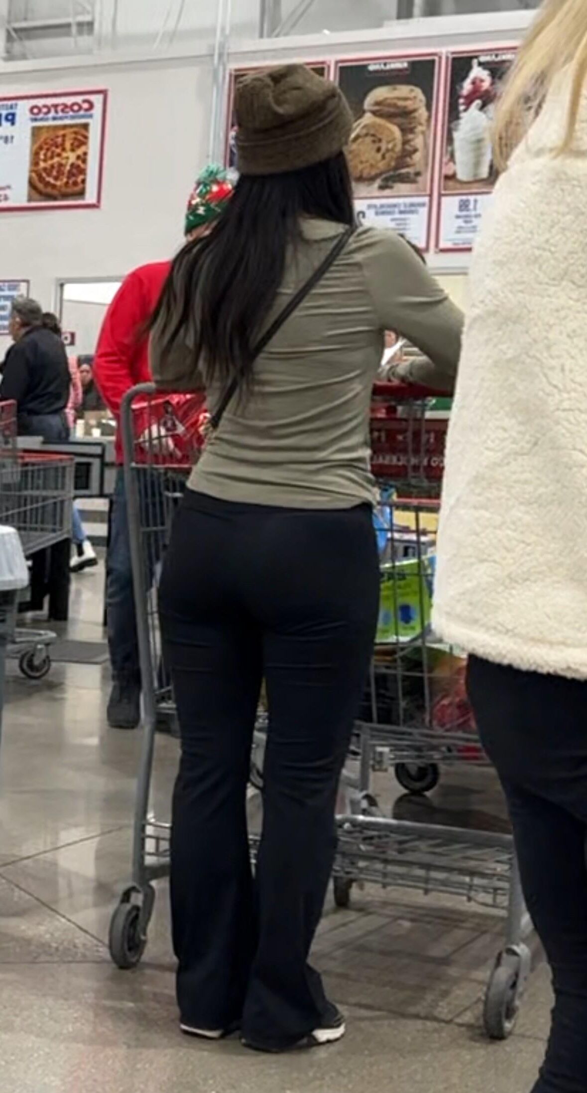 Candid Shopping Mall Pawgs and Asses PLEASE COMMENT