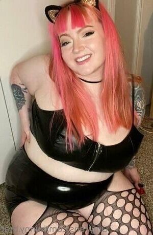 Hunny Énormes Seins Gros Cul Rousse BBW Trentenaire Mixed Hot Shots