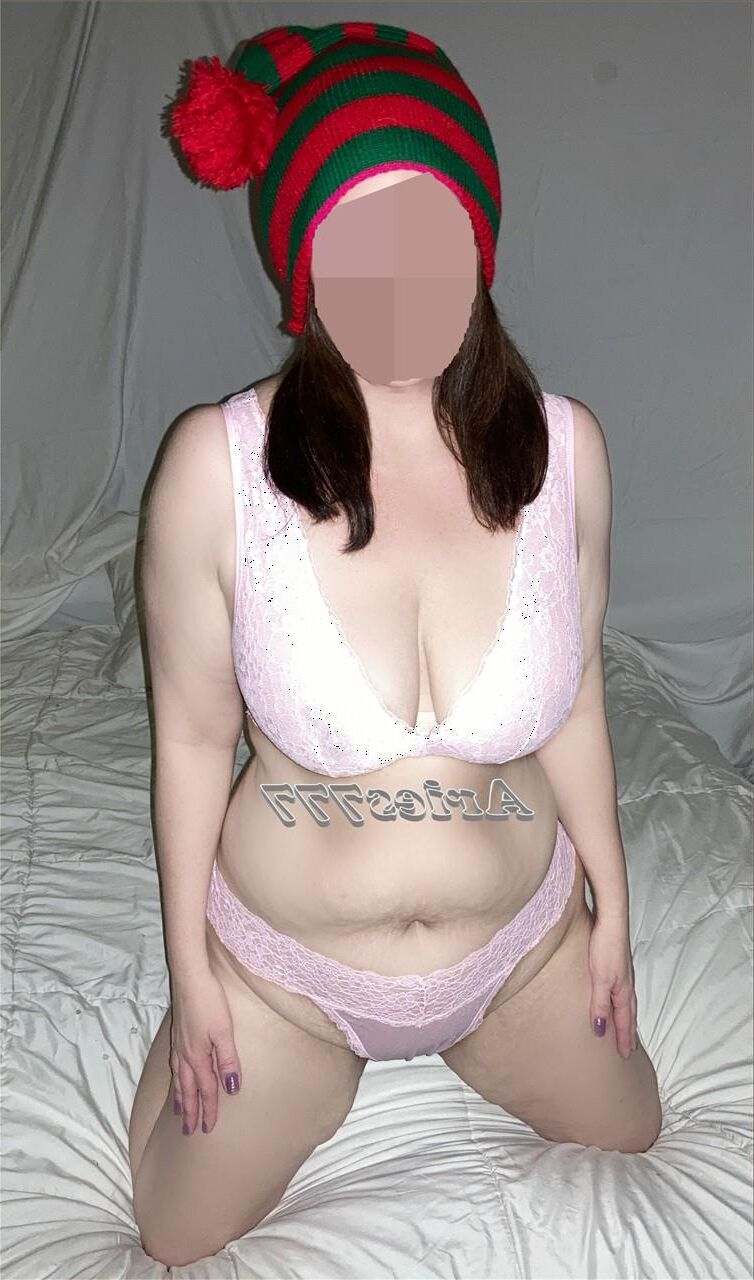 Meine heiße und sexy Amateurfrau hat selbstgemachte Weihnachten