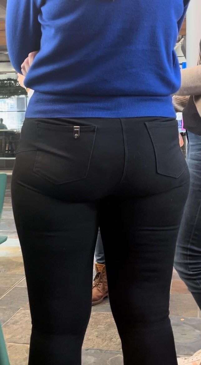  Random candid ASS in jeans