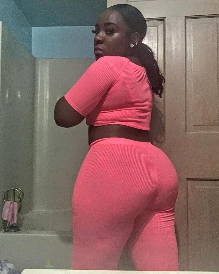 Juicy fat ass dark chocolate skin ebony selfies 🍫♥️