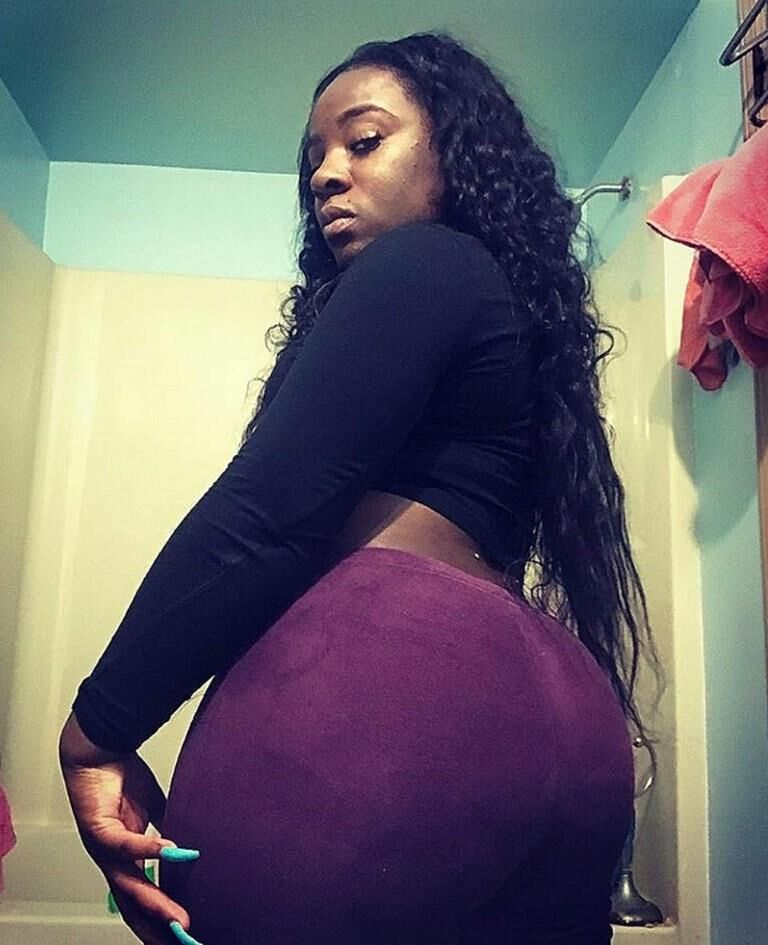 Juicy fat ass dark chocolate skin ebony selfies 🍫♥️