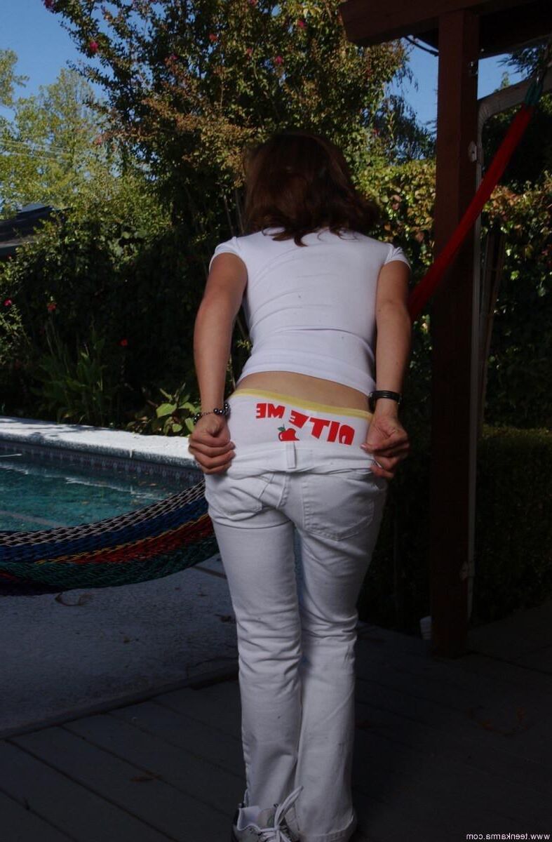 Teen Karma Top Blanco Jeans Blancos En La Hamaca