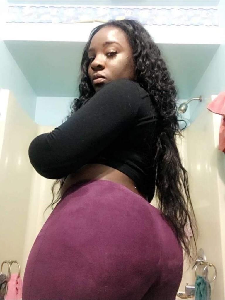 Juicy fat ass dark chocolate skin ebony selfies 🍫♥️