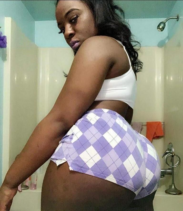 Juicy fat ass dark chocolate skin ebony selfies 🍫♥️