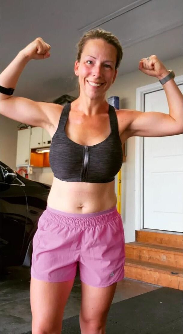 Neighborhood Moms Getting in Shape(Bikini)(Gym)