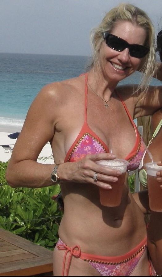 Bikini Mom Lisa has Zealous Fans