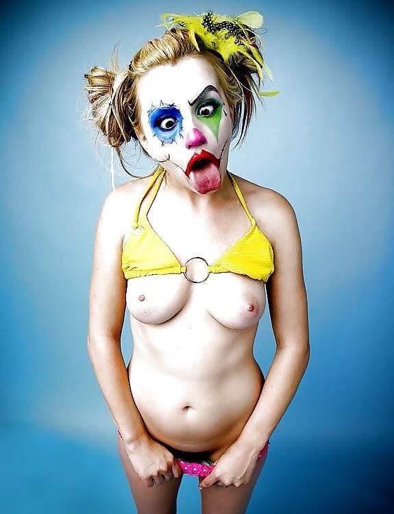 BLONDE CLOWN