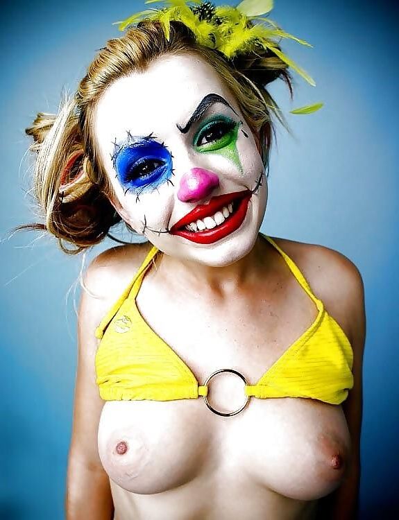 BLONDE CLOWN