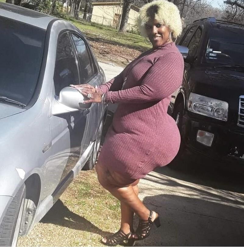 SEXY BLACK GRANNY 