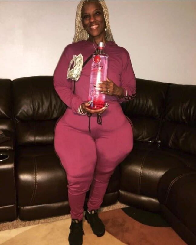 SEXY BLACK GRANNY 