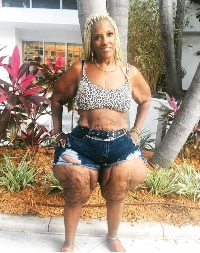 SEXY BLACK GRANNY 